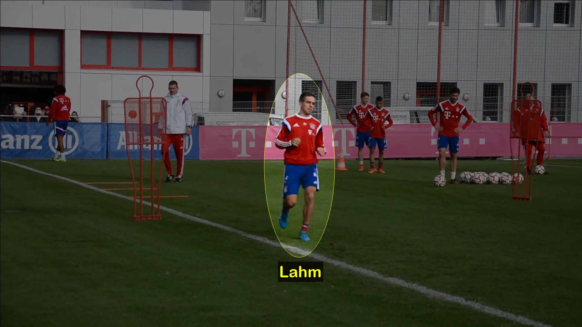 Lahm entrenando en un circuito en el Bayern Munich