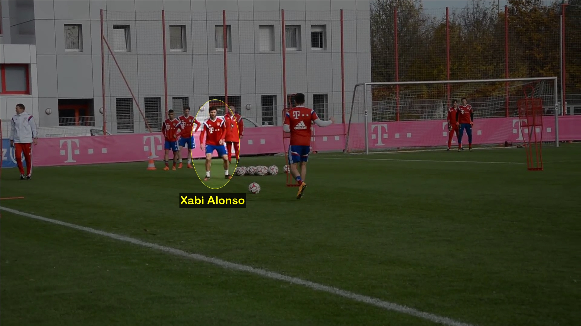 Xabi Alonso entrenando en un circuito en el Bayern Munich